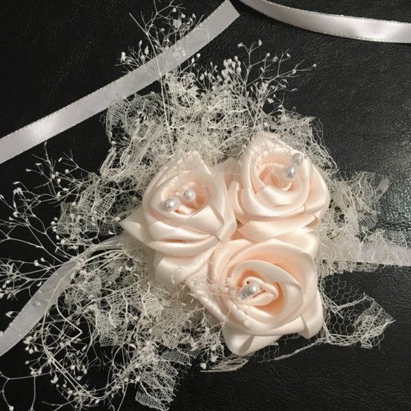 Beautiful handmade wrist corsage! Wedding, prom - Picture 4 of 6